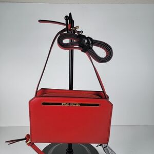NWT - STEVE MADDEN - Crimson Bkarlee Double Zipper Crossbody